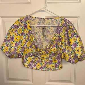 Floral cropped puff sleeve shirt